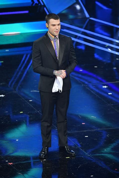 giacca versace fedez|Camicia Primavera 2021: quella di Fedez a Sanremo.